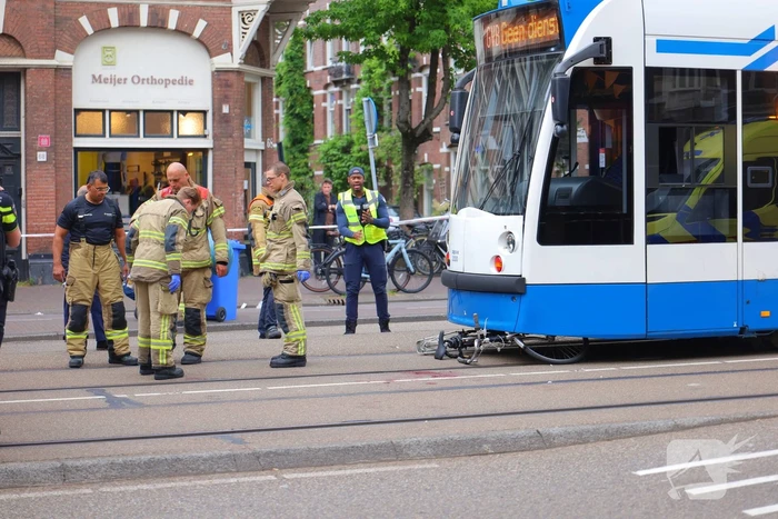 Fietser zwaargewond na aanrijding met tram