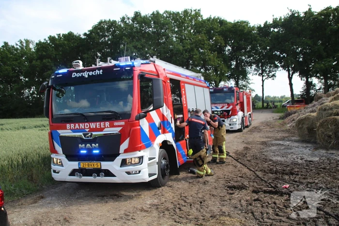 Brand in landbouwvoertuig tijdens hooibalen draaien