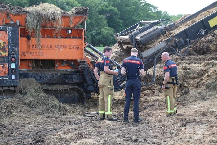 Brand in landbouwvoertuig tijdens hooibalen draaien