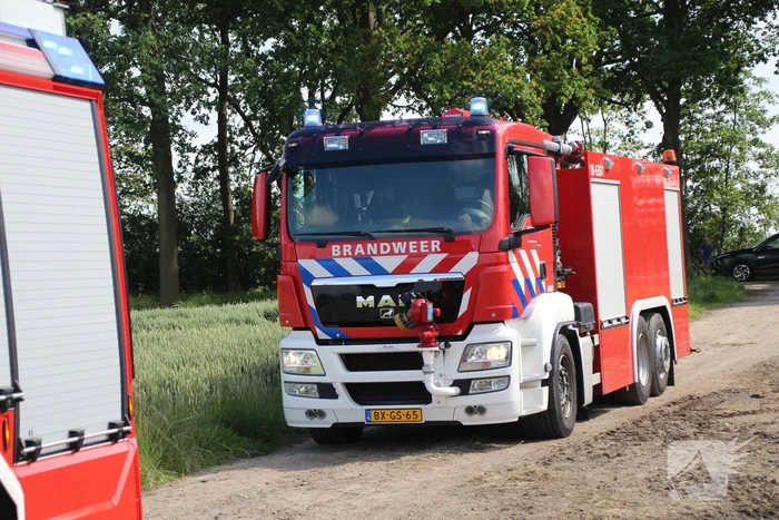 Brand in landbouwvoertuig tijdens hooibalen draaien