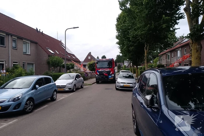 Brandweer blust woningbrand in Velp