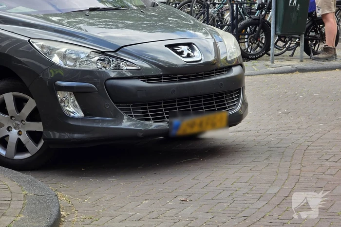 Fatbike en auto met elkaar in botsing