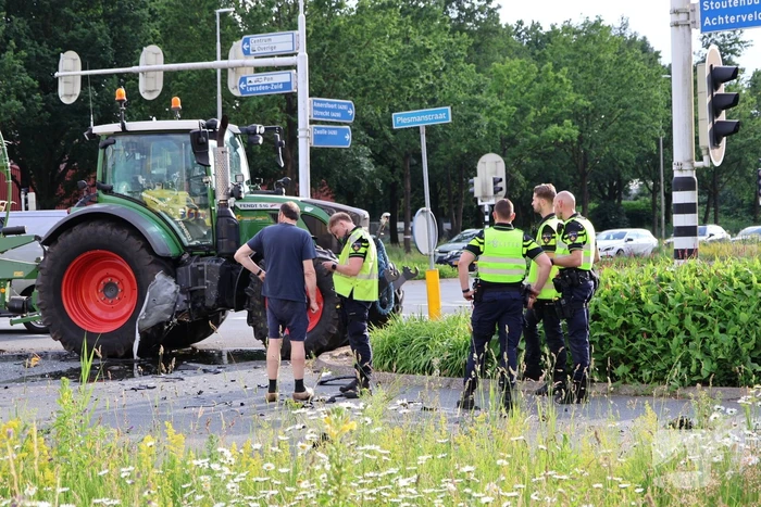 Verkeersongeval met bestelbus en trekker