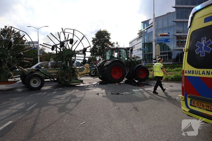 Verkeersongeval met bestelbus en trekker