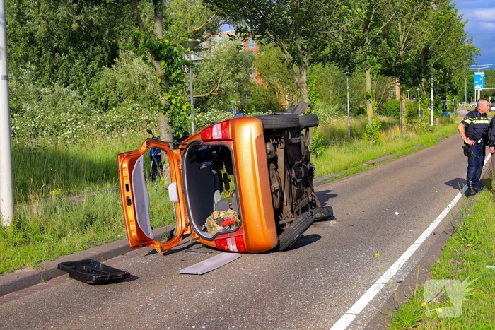 Auto kantelt na eenzijdig ongeval
