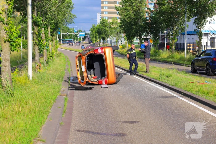 Auto kantelt na eenzijdig ongeval
