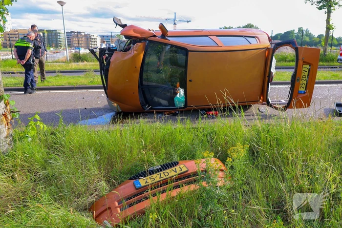 Auto kantelt na eenzijdig ongeval