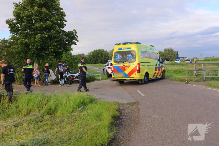Motorrijder raakt gewond bij ongeval en belandt in sloot
