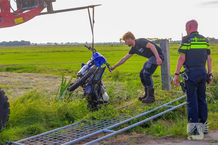 Motorrijder raakt gewond bij ongeval en belandt in sloot