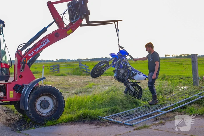 Motorrijder raakt gewond bij ongeval en belandt in sloot