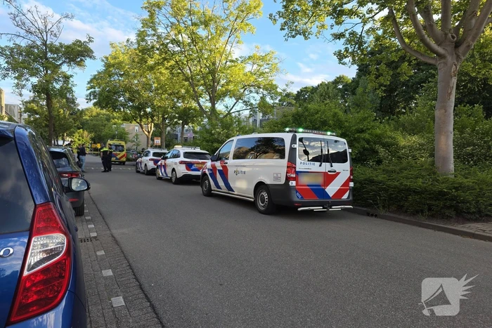 Politieagente gewond bij aanrijding met scooter