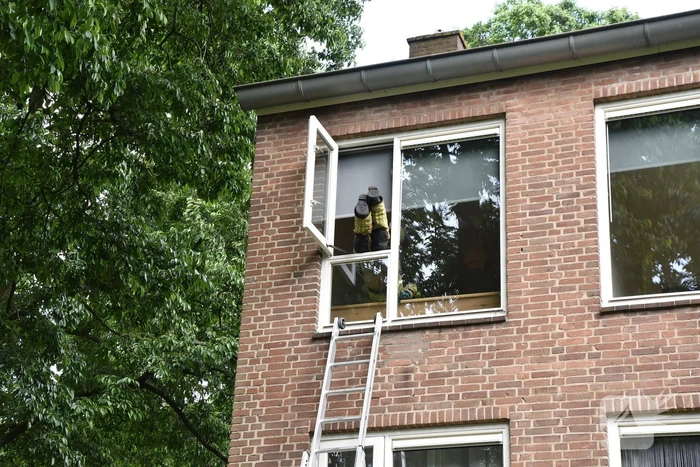 Bewoner buitengesloten met oven aan