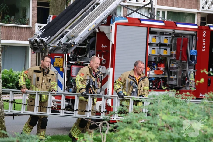 Bewoner buitengesloten met oven aan