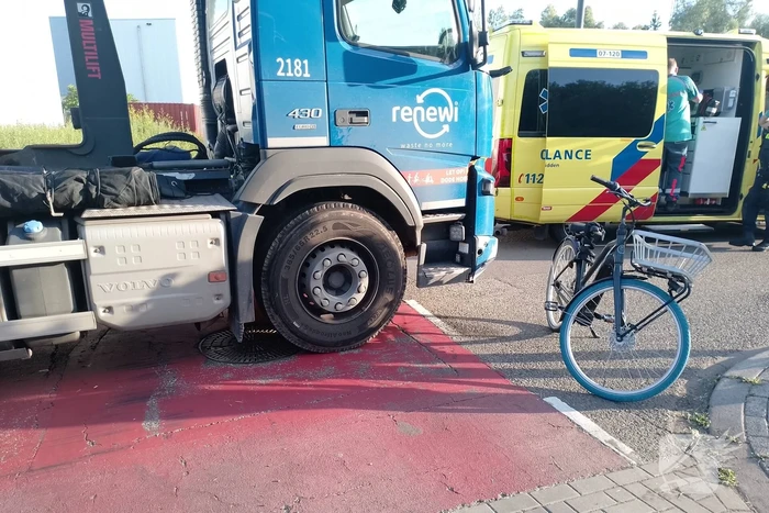 Fietser gewond bij aanrijding met vrachtwagen