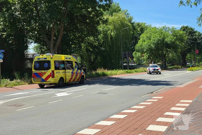 Fietser gecontroleerd na aanrijding met auto op kruising