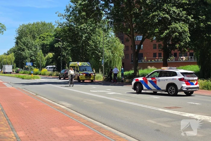 Fietser gecontroleerd na aanrijding met auto op kruising