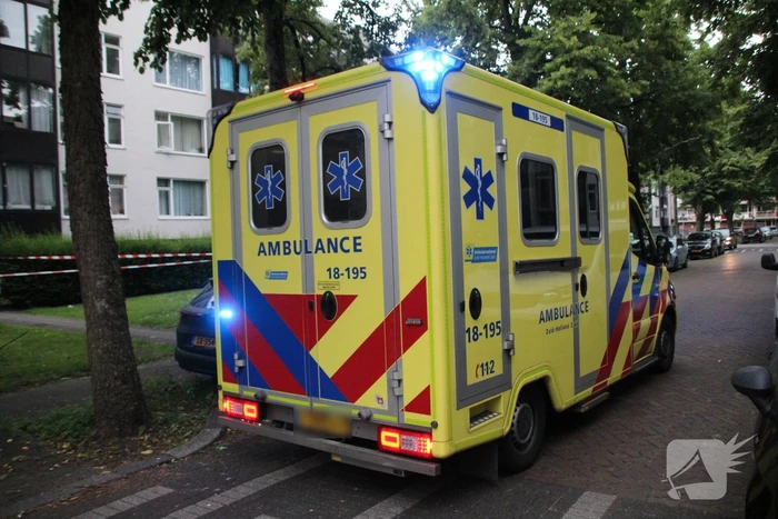 Kindje valt uit appartement en raakt gewond