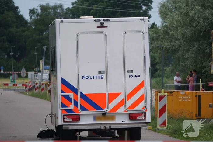 Minderjarige aangehouden na aantreffen twee doden (53) in woning