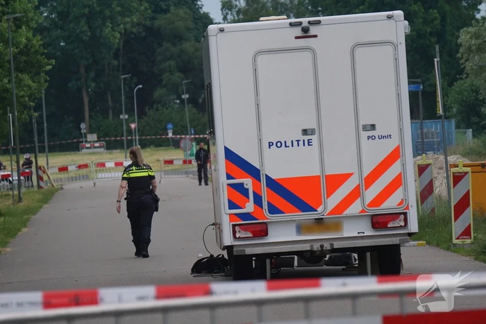 Minderjarige aangehouden na aantreffen twee doden (53) in woning