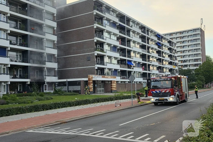 Brandweer in actie bij woningbrand
