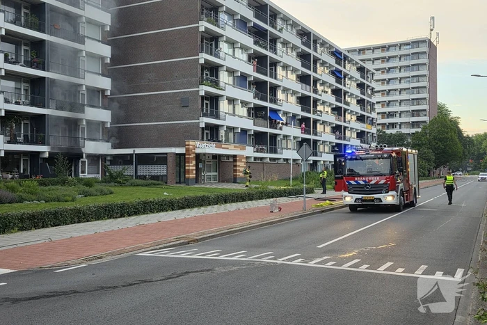 Brandweer in actie bij woningbrand