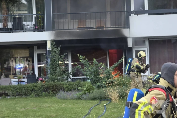 Brandweer in actie bij woningbrand