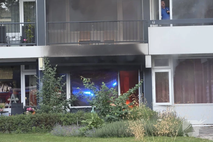 Brandweer in actie bij woningbrand
