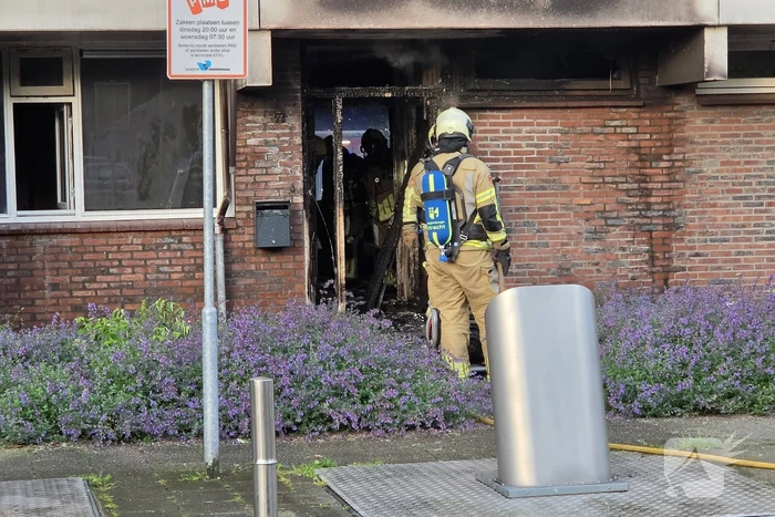 Brandweer in actie bij woningbrand