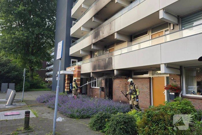 Brandweer in actie bij woningbrand