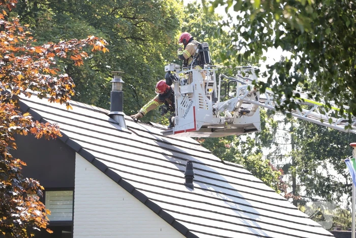 Brand op dak woning snel geblust