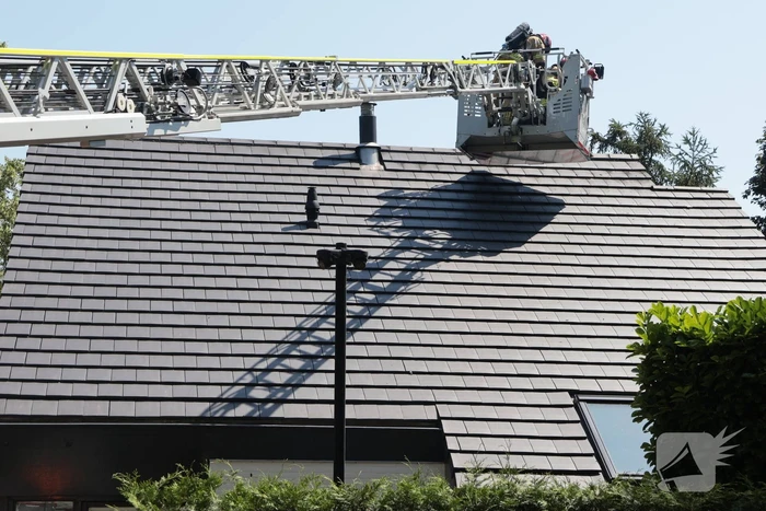 Brand op dak woning snel geblust