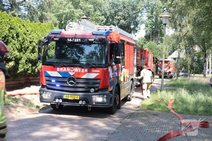 Brand op dak woning snel geblust
