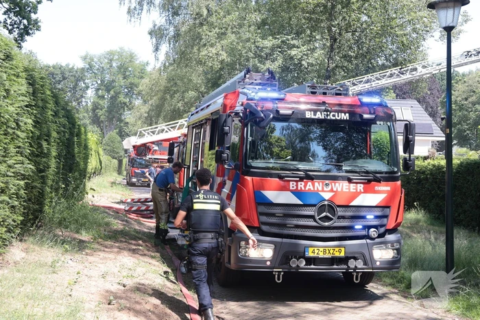 Brand op dak woning snel geblust