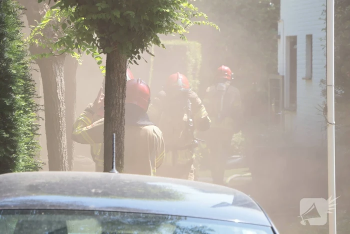 Brand op dak woning snel geblust