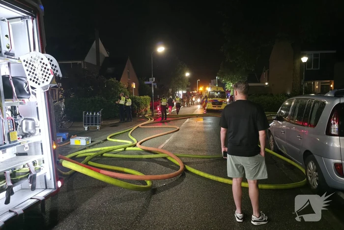 Grote brand in woningen na blikseminslag,