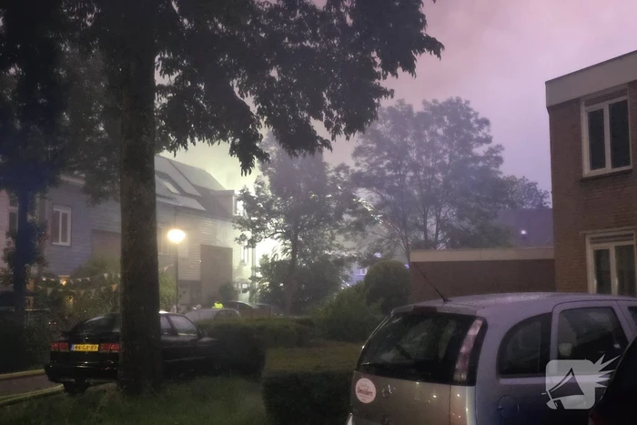 Grote brand in woningen na blikseminslag,