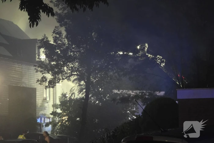 Grote brand in woningen na blikseminslag,
