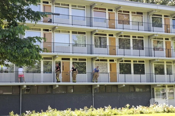 Brandweer onderzoekt waterlekkage in appartementen