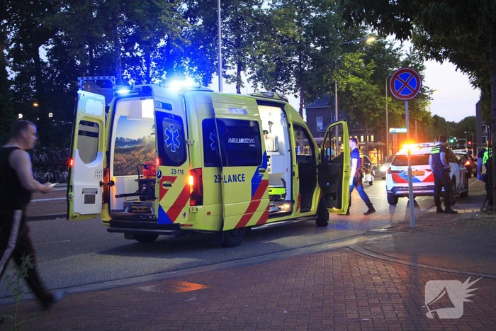 Voetganger zwaargewond na aanrijding met scooter