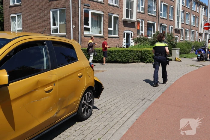 Motorrijder botst met auto