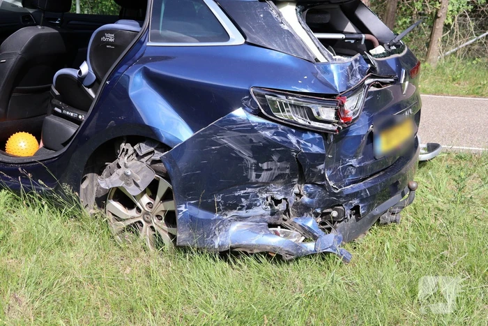 Auto's beschadigd bij aanrijding, geen gewonden