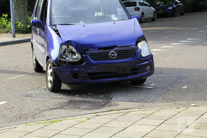 Aanrijding tussen twee auto's leidt tot verwondingen