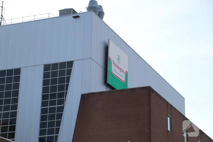 Smeulbrand in industriegebouw leidt tot brandweerinzet