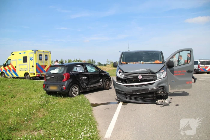 Flinke aanrijding op kruising
