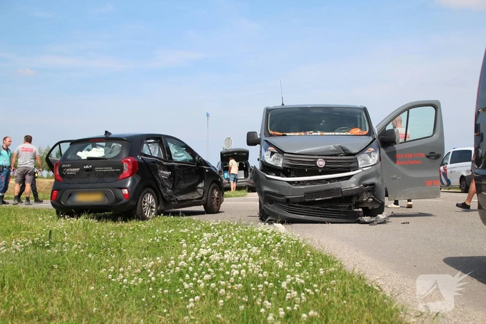 Flinke aanrijding op kruising