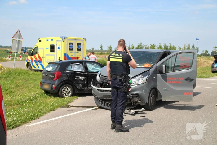 Flinke aanrijding op kruising