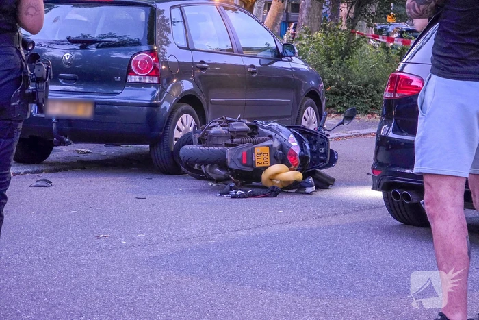 Ongeval met auto en scooter