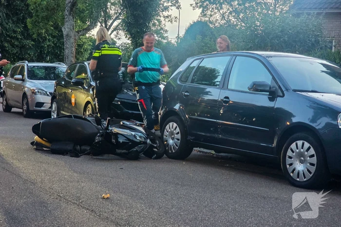 Ongeval met auto en scooter