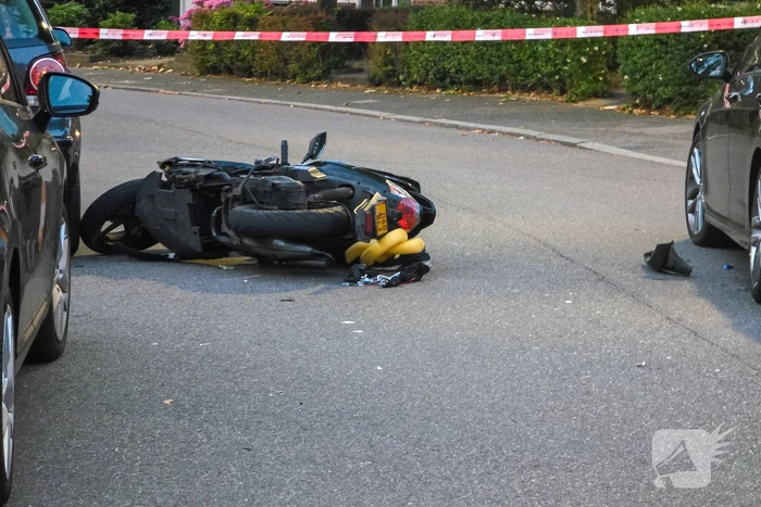 Ongeval met auto en scooter