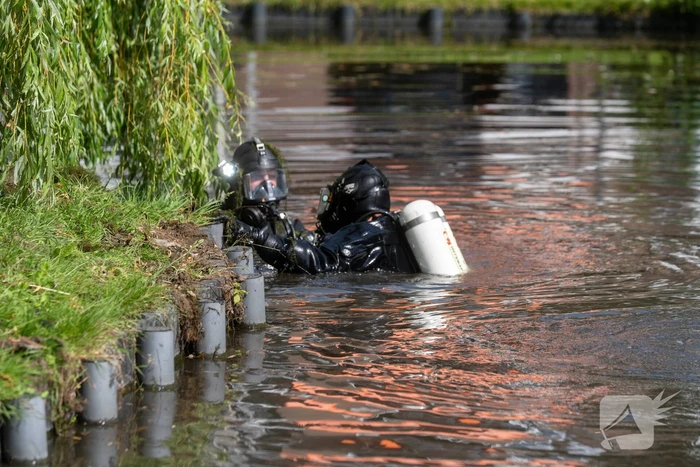 Wapen en telefoons gevonden tijdens zoekactie in water na schietpartij